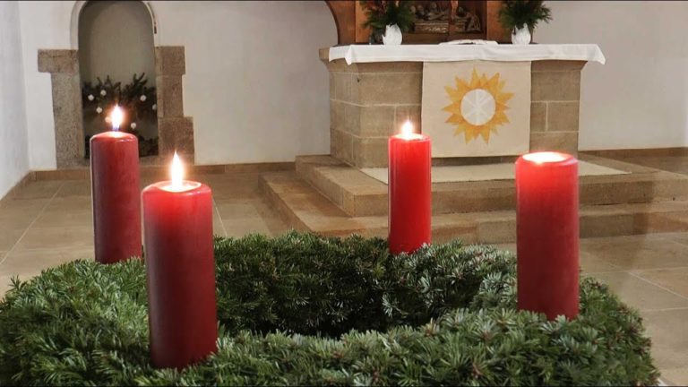 An der Krippe - Musik und Besinnung zu Heiligabend 2020 Adventskranz in der St. Johanniskirche Plauen/V.